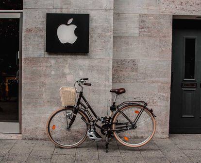 Logo de Apple con una bici
