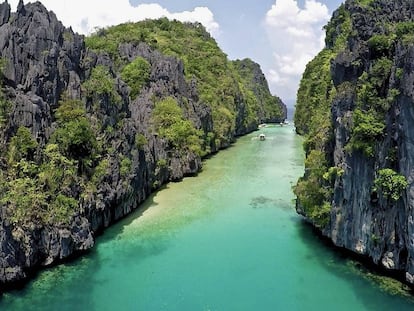 Entrada a la Laguna Azul de Palawan.