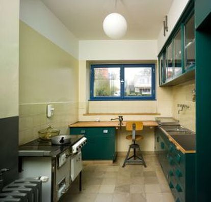 La primer cocina compacta, diseñada por la arquitecta Margarete Schütte-Lihotzky en 1926.