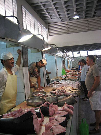 Tras el bloqueo las verduras, frutas y pescados se venden con la normalidad de cualquier día.