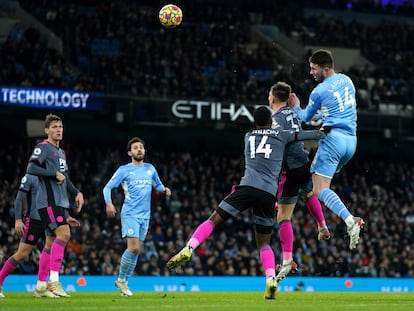 Laporte, del City, cabecea a gol ante el Leicester en el pasado 'Boxing Day'.