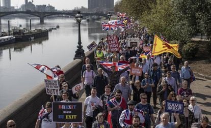 Partidarios del Brexit en la marcha que partió de Sunderland, a su llegada a Londres el 29 de marzo.