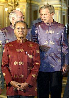 Bush, junto al malaisio Mahathir.