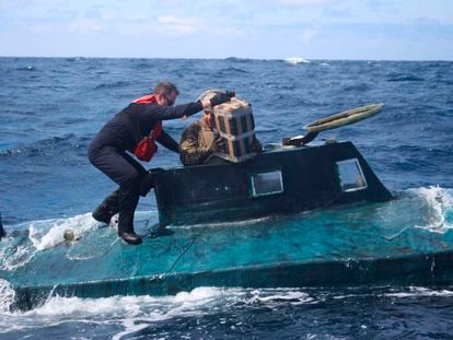 La Guardia Costera de EE UU abordaba en septiembre de 2019 un bote semi-sumergible autodirigido que llevaba cocaína con un valor de mercado de más de 165 millones de dólares.