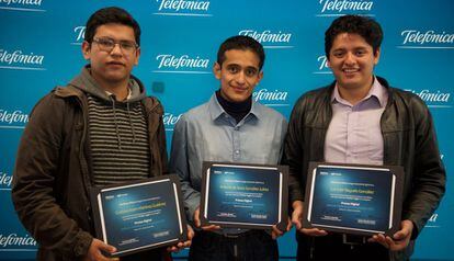 Los tres mexicanos, ganadores del premio Etecom Latam.