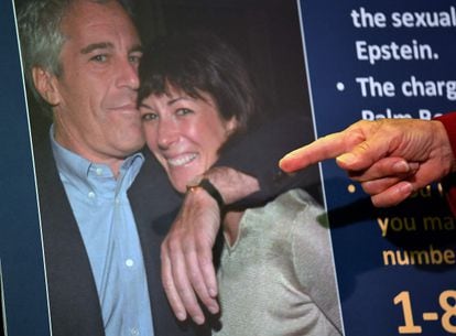 An image provided by the New York prosecutor's office in which the British Ghislaine Maxwell appears with the billionaire Jeffrey Epstein.