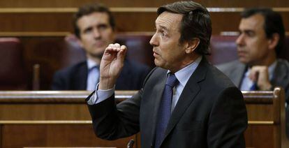 El portavoz del PP, Rafael Hernando, durante su intervención en el pleno del Congreso.