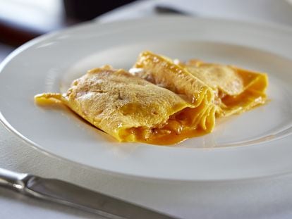 Tortilla velazqueña con salsa de callos, del Club Financiero Génova, en una imagen proporcionada por el restaurante.