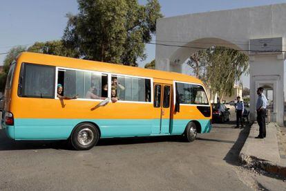 Lleada del autobús de los activistas al puente de Allenby, en la frontera con Jordania.