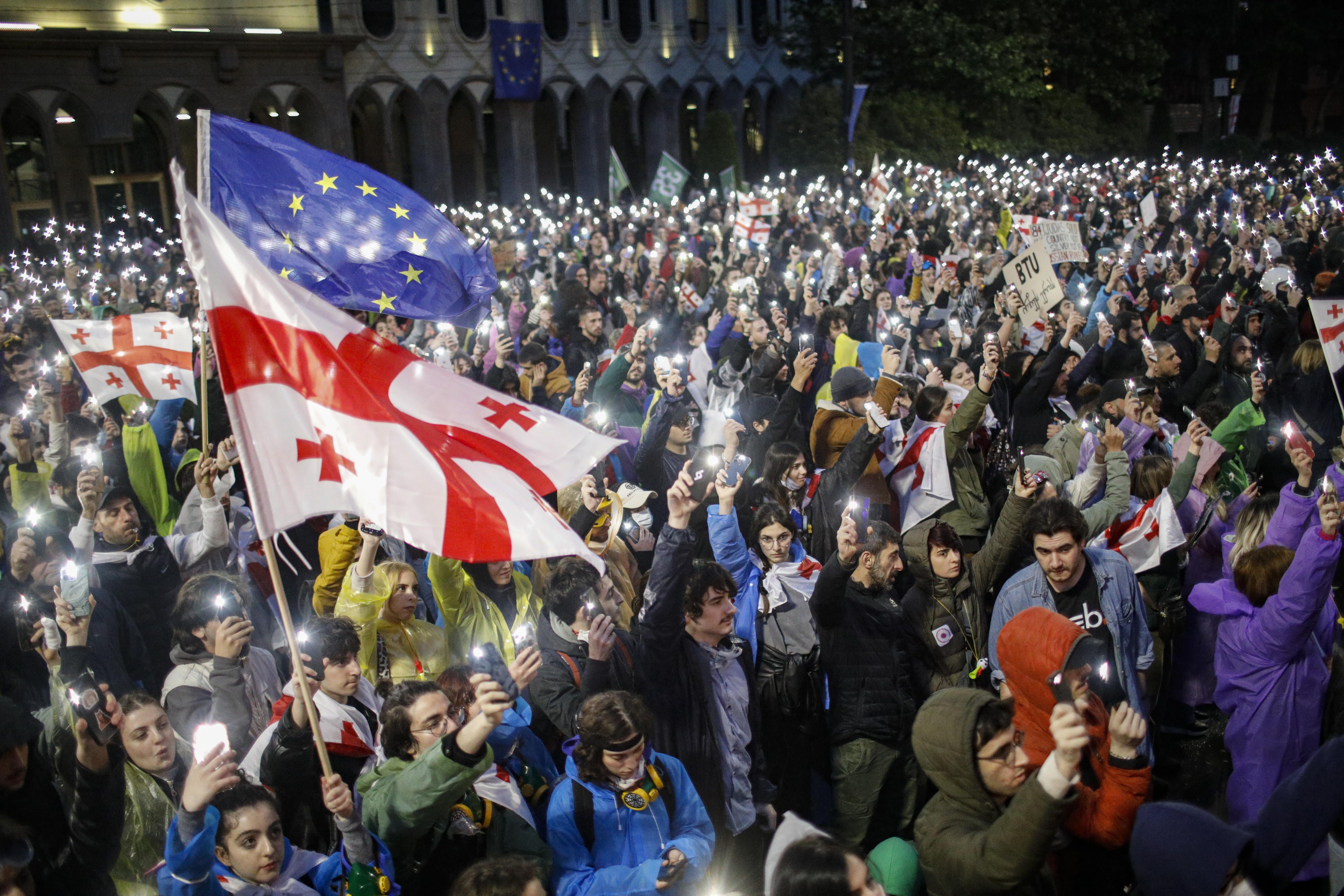 La UE advierte a Georgia de que congelará la adhesión si no retira la polémica ley de inspiración rusa