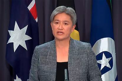 La ministra australiana de Exteriores, Penny Wong, en la rueda de prensa de anuncio de la retirada del reconocimiento de Jerusalén oeste como capital de Israel, este martes en Canberra.