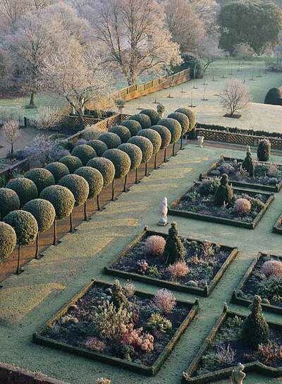 Jardín de Hatfield House (1977), en Hertfordshire, perteneciente a Marjorie Gascoyne-Cecil, marquesa de Salisbury.