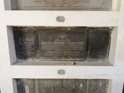 Tumbas del doctor Velasco y su familia en el Cementerio Sacramental de San Isidro, en Madrid.