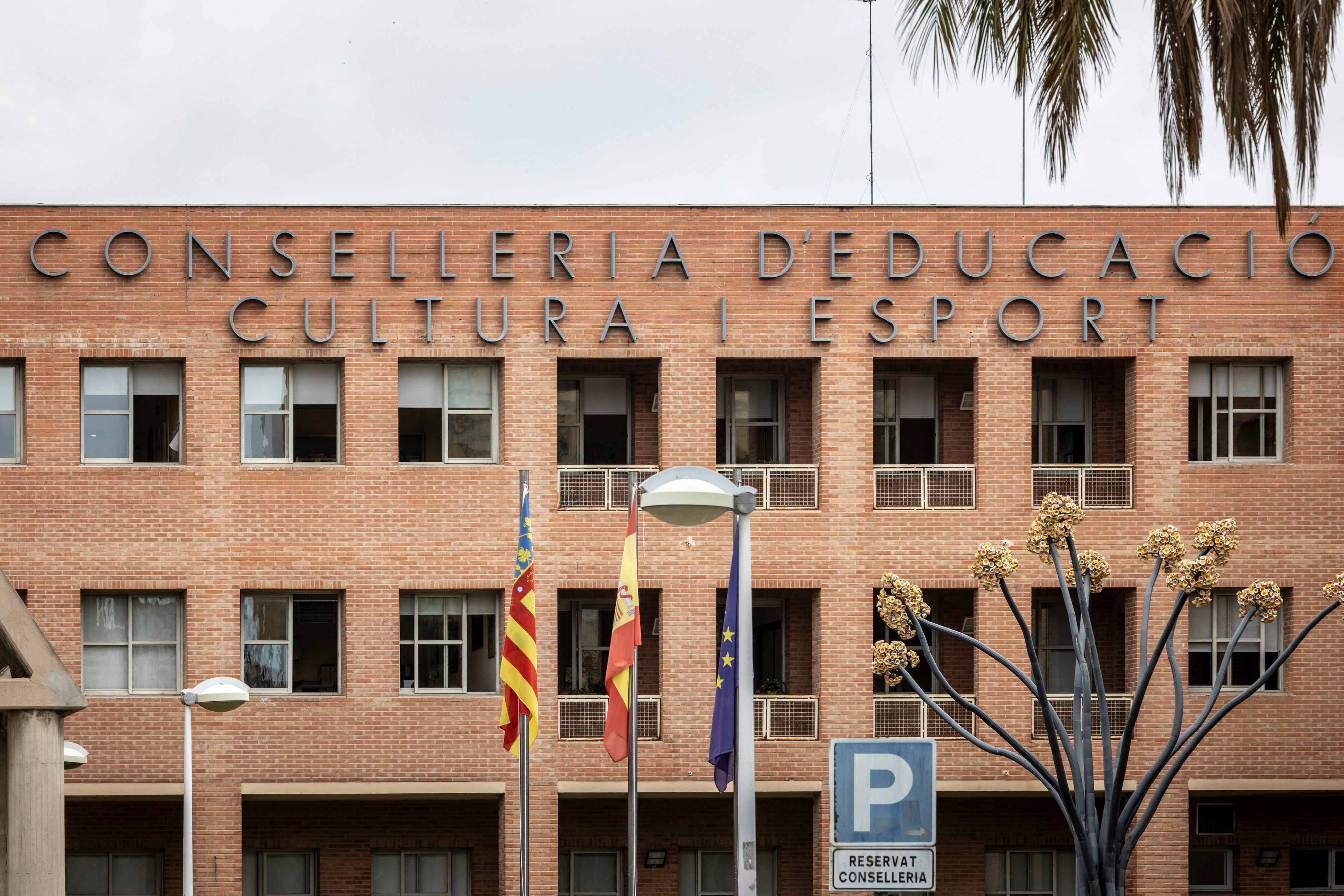 La Generalitat Valenciana pide a la Fiscalía que investigue al docente de un colegio por someter a alumnos a terapias de conversión sexual