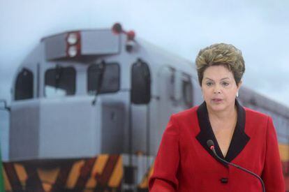 Rousseff anuncia el plan de est&iacute;mulo econ&oacute;mico en Brasilia.