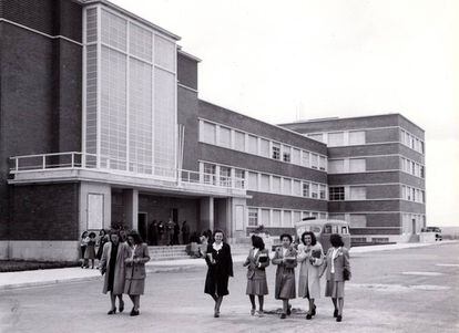 El edificio de Filosofía de la Ciudad Universitaria, hacia mediados de los años cuarenta