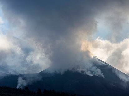 El cono del volcán de La Palma, el 13 de diciembre de 2021.