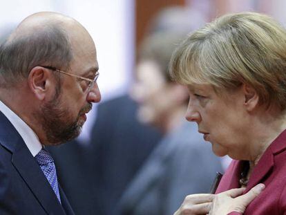 Los candidatos del SPD, Martin Schulz, y de la CDU, Angela Merkel, a las pr&oacute;ximas elecciones alemanas, en Bruselas en octubre de 2014. 