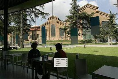 El Museo del Agua, en Cornellà de Llobregat, donde se ilustran los avatares del abastecimiento hídrico a Barcelona, visto desde el edificio contiguo.