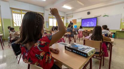 Grupo de niños en clase en el colegio público Federico de Arce de Murcia.