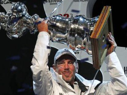 Larry Ellison, el empresario mejor pagado de EE UU, tras ganar la Copa del Am&eacute;rica en 2010.