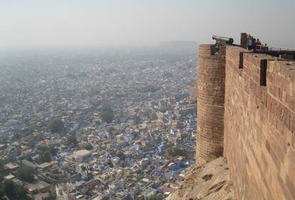 La ciudad de Jodhpur (con sus casas de azul celeste), vista desde el fuerte de Mehrangarh.