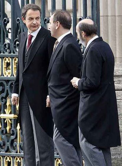 Zapatero, Alonso y Rubalcaba, durante la Pascua Militar.