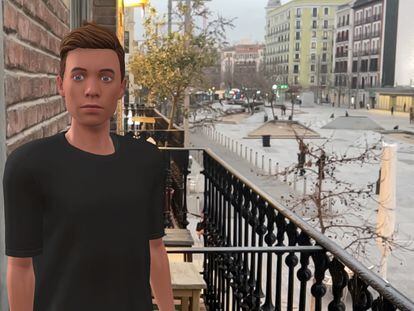 La realidad aumentada muestra a Lucas en el balcón de una casa de Madrid.