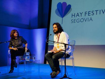Elvira Lindo y Manuel Jabois conversan en el Hay Festival. 