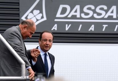 El socialista Hollande acompa&ntilde;a a Dassault, empresario y exalcalde de la UMP.  