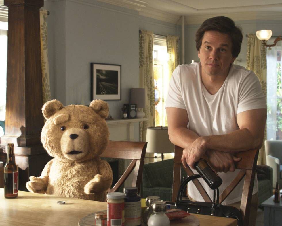 Mark Wahlberg en 'Ted' (2012), otro ejemplo de película con un adulto incapaz de asumir su madurez.
