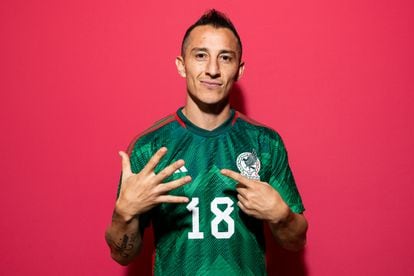 Andrés Guardado, capitán de México, durante una sesión de fotos previo al Mundial de Qatar.