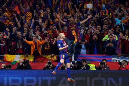 Iniesta celebra su gol en la final reciente de la Copa del Rey.
