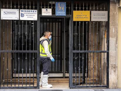 La policía investiga las circunstancias de la muerte de un sacerdote de 85 años, hallado sin vida en su domicilio en Valencia este martes.