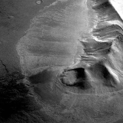 Montañas de Hellas (Marte) con glaciares adyacentes.