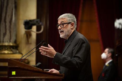 El diputado de la CUP, Carles Riera, durante su intervención en el debate parlamentario