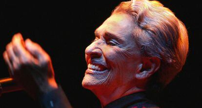 Chavela Vargas durante un concierto en 2004.