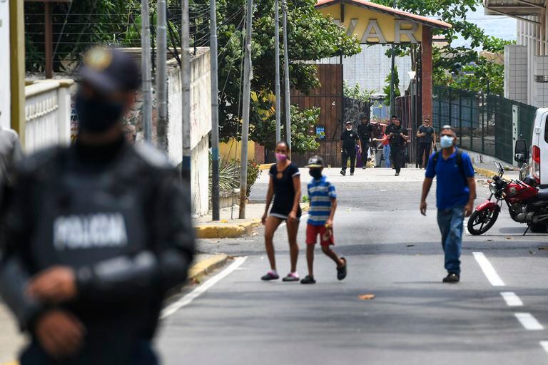 Fuerzas de seguridad de Venezuela este domingo. (AP Photo/Matias Delacroix)
