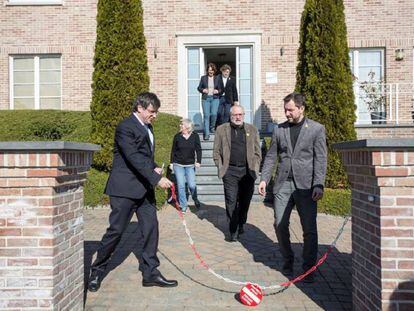 Carles Puigdemont en su casa de Waterloo.