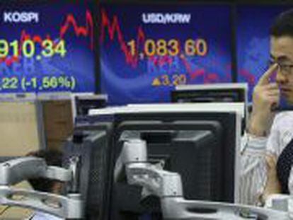 Una pantalla muestra informaci&oacute;n bursatil en la Bolsa, en Se&uacute;l (Corea del Sur). EFE/Archivo