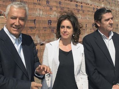 Javier Arenas, junto a Catalina García, cabeza de lista del Partido Popular por Jaén, ayer en Bailén.