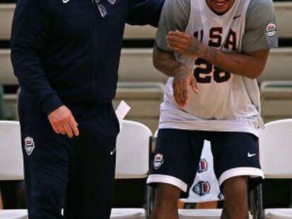 Tom Thibodeau junto a Derrick Rose.