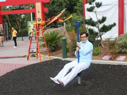 El actor Jackie Chan se divierte durante una conferencia en Legoland (California). Fue el pasado 14 de septiembre.