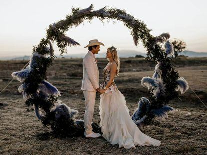 Kimbal Musk i Christiana Wyly, el dia del seu casament, a Empúries.