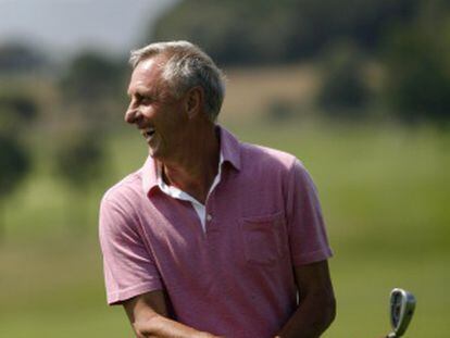 Johan Cruyff, jugant a golf a El Montanyà.