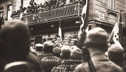 Gabriele D'Annunzio parla als ciutadans de Fiume el 1919.