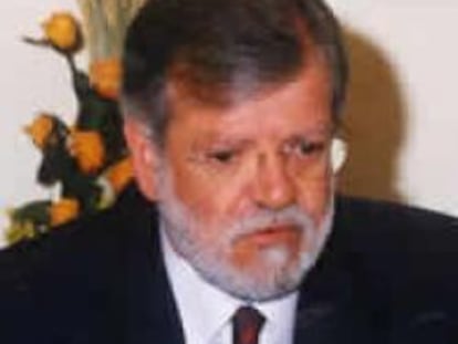 Ibarra aboga por una sanidad "sólo para españoles"