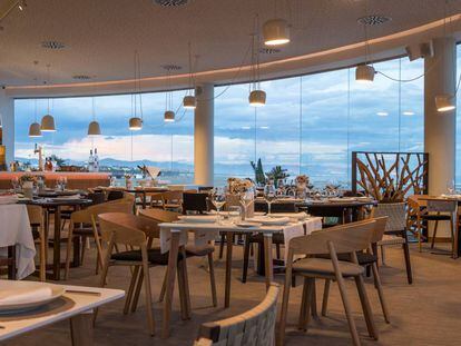 Salón del restaurante Marina Beach Club de Valencia.