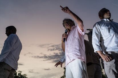 Gustavo Petro surrounded by his security at an event in Montería, on April 23.