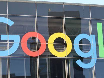 Logo de Google en su sede central en Mountain View.